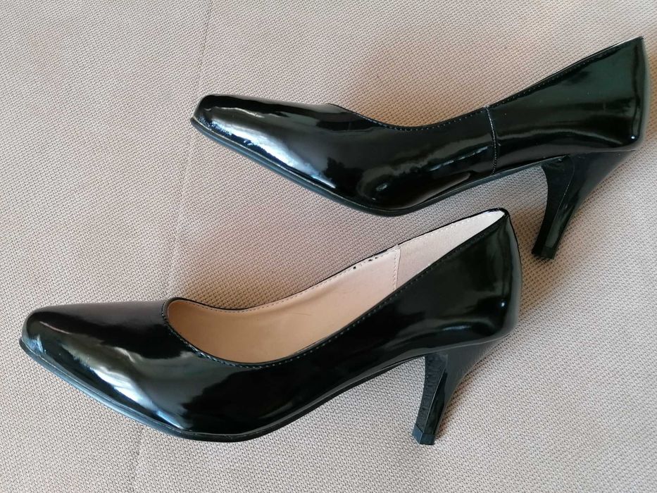 Szpilki czarne lakierowane r.36