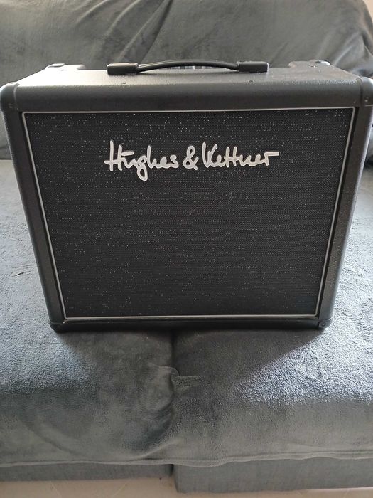 Amplificador de Guitarra Válvulas Hughes & Kettner