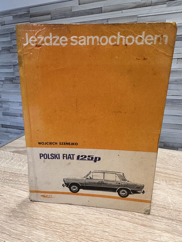 Polski Fiat 125p. Jeżdże samochodem. Rok 1972