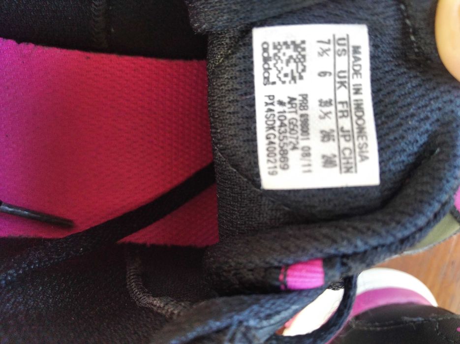 Продам кроссовки Adidas женские размер 39 длина по стельке 24 см