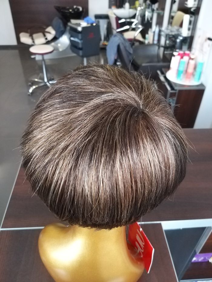 Peruka sztuczne krótkie pasemka blond brąz bob1004CaraF2358