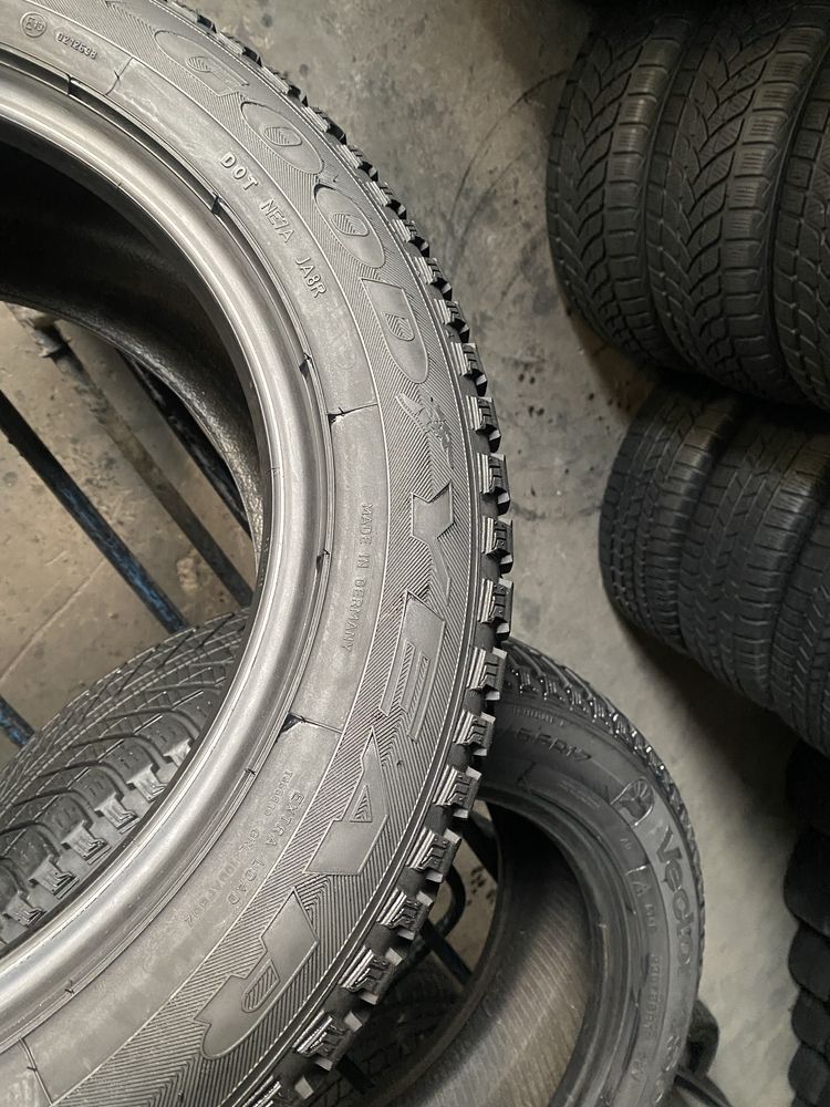 Шини 235/55/17 - 4шт Goodyear Vector4Seasons SUV
