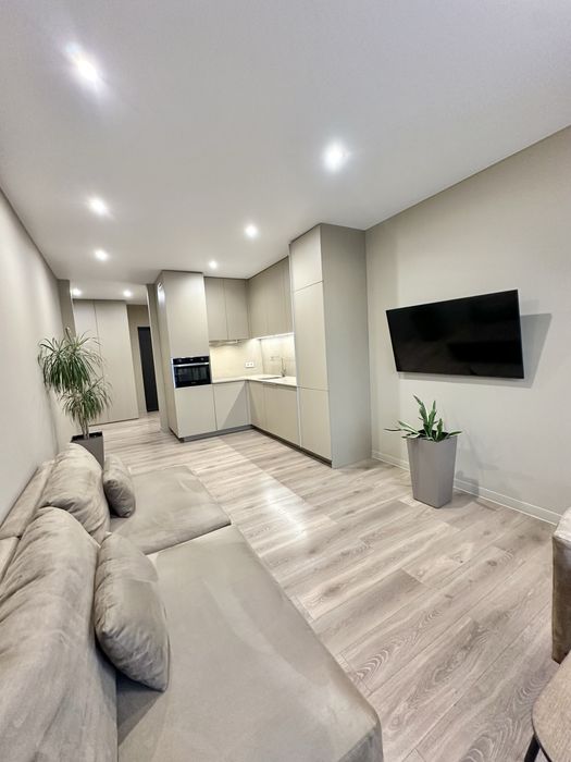 Без % . Французький квартал 2 . 3 кімнатна , завжди є світло