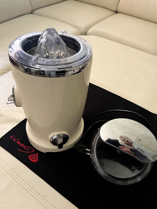 Novis Wyciskarka do Soku Vita Juicer Kremowa, Stan Bardzo Dobry, Opak.