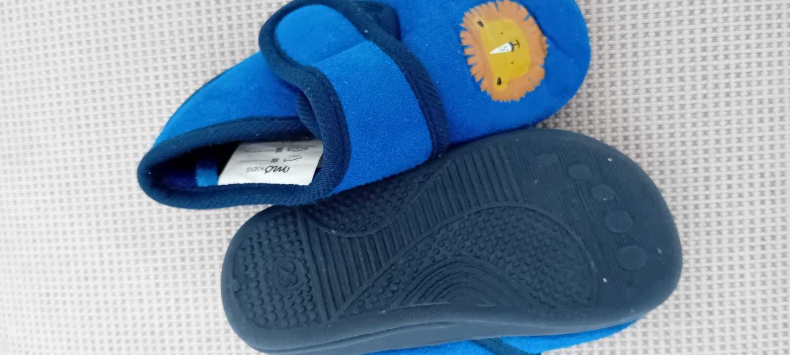 Botas Chicco e pantufas bebé tamanho 23