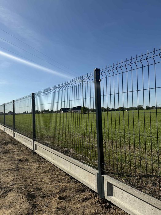 Ogrodzenie panelowe 1.23m x 2.50m drut 4mm plus podmurówka betonowa