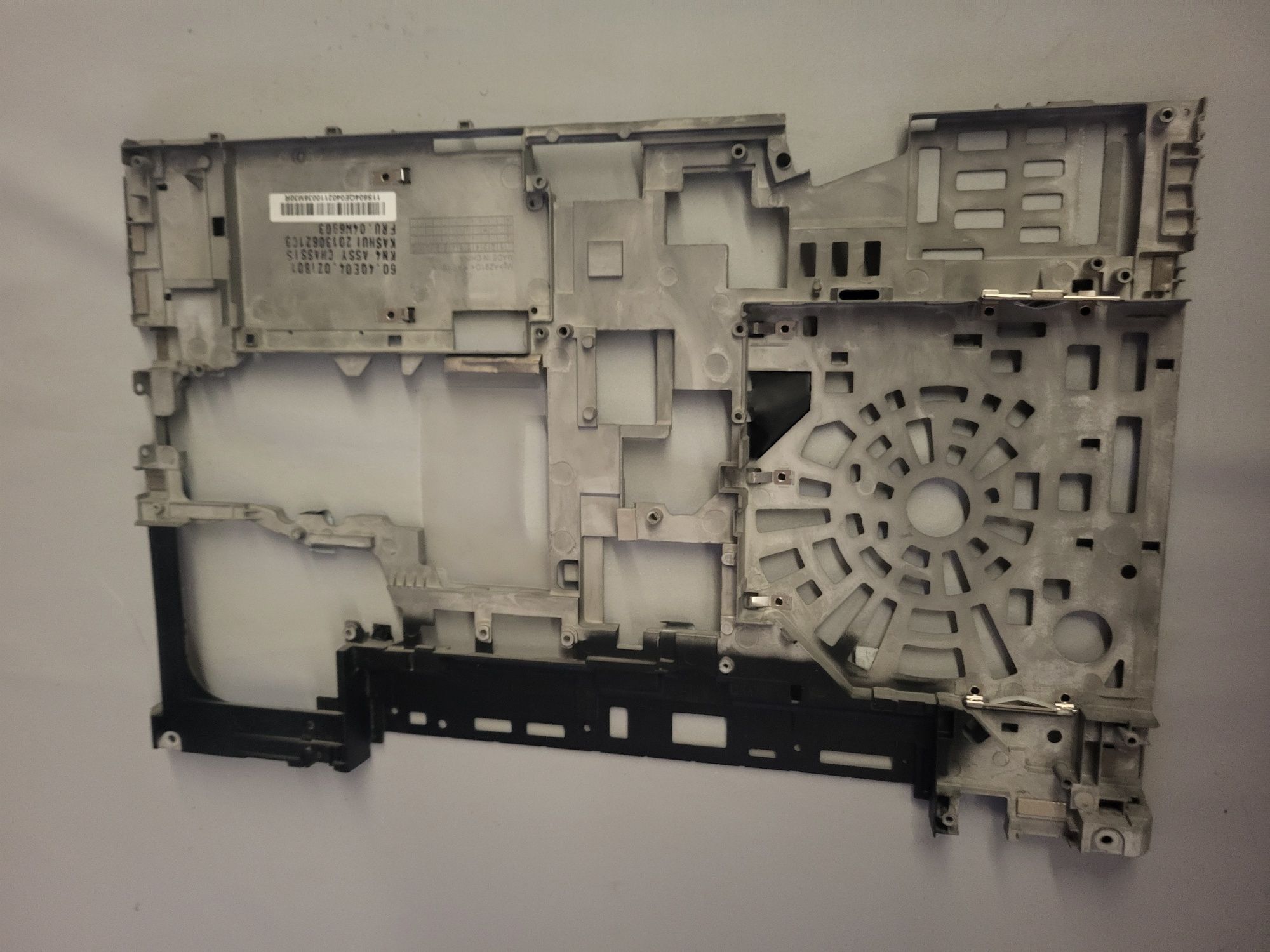 Sprzedam obudowe dolną kadlubek do laptopa Lenovo Thinkpad W530