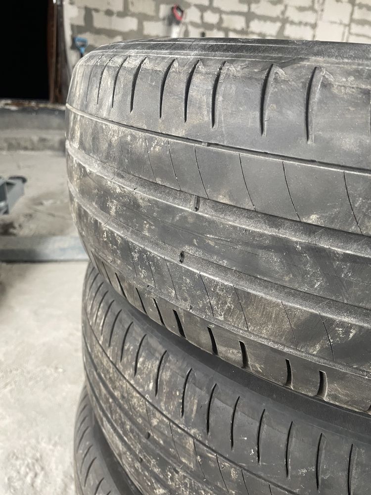 Резина лето Michelin 215 65 R17 комплект