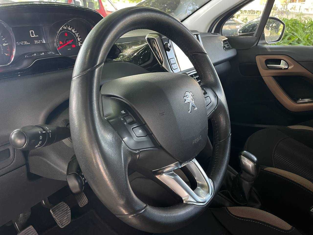 Peugeot 208 1,2 gasolina IMPECAVEL