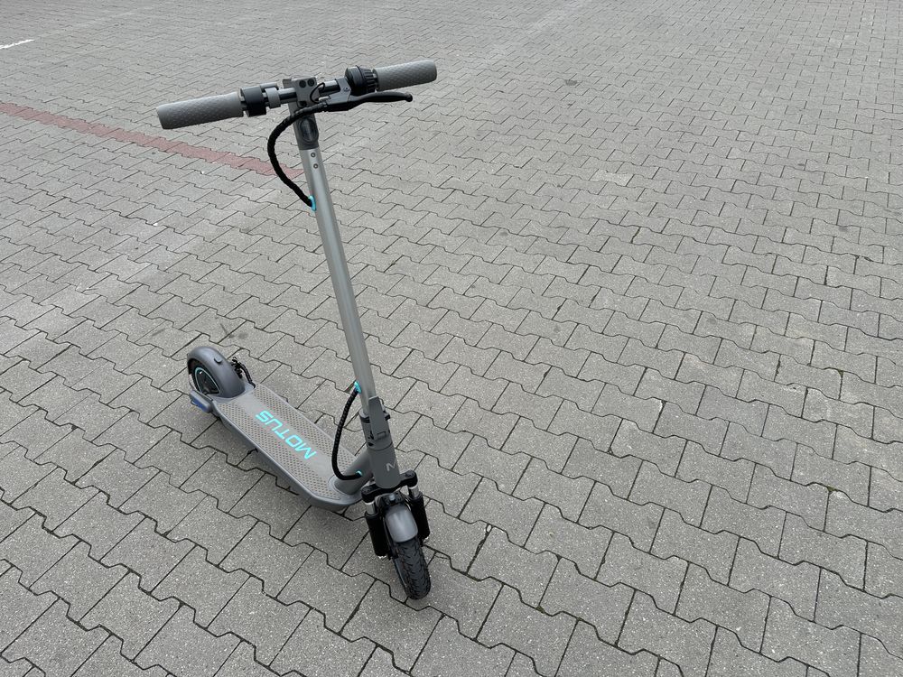 Motus Scooty 10 Plus