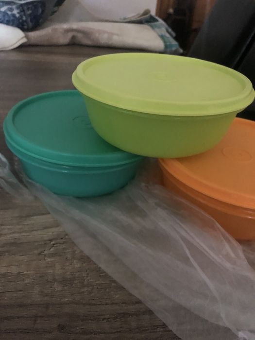 Artigo da Tupperware Novo diferentes