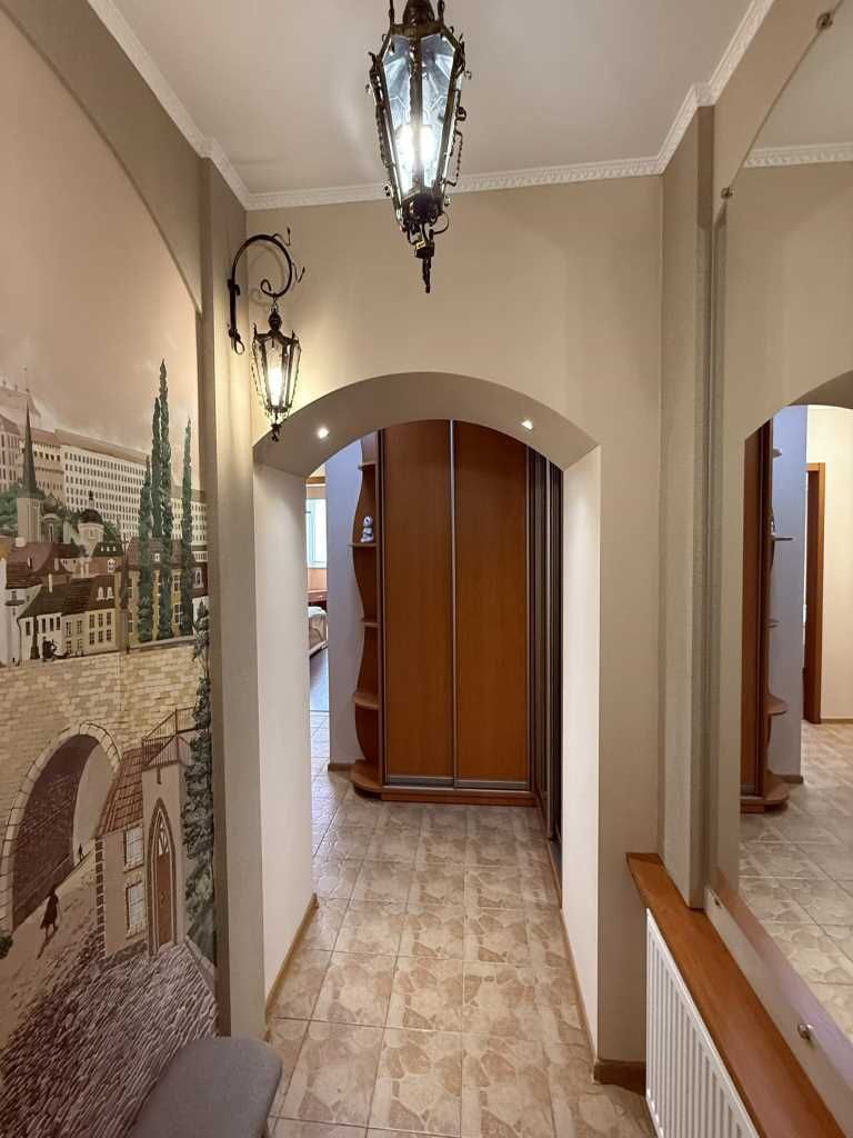 2к. квартира, Небесної сотні, новобудова з котлом, 73м2