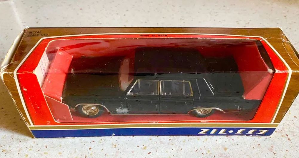 Model ZIL117 1/43 wyprodukowany w ZSRR