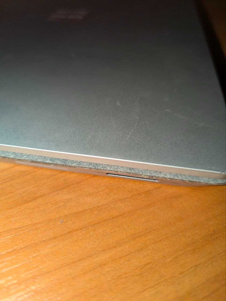 Microsoft Surface Laptop 2 - 13.5" Model 1769