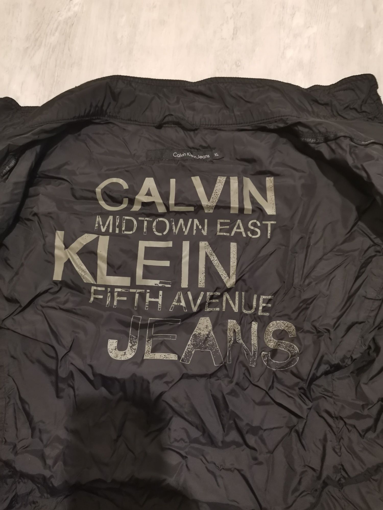 Продам чоловічу куртку Calvin Klein!