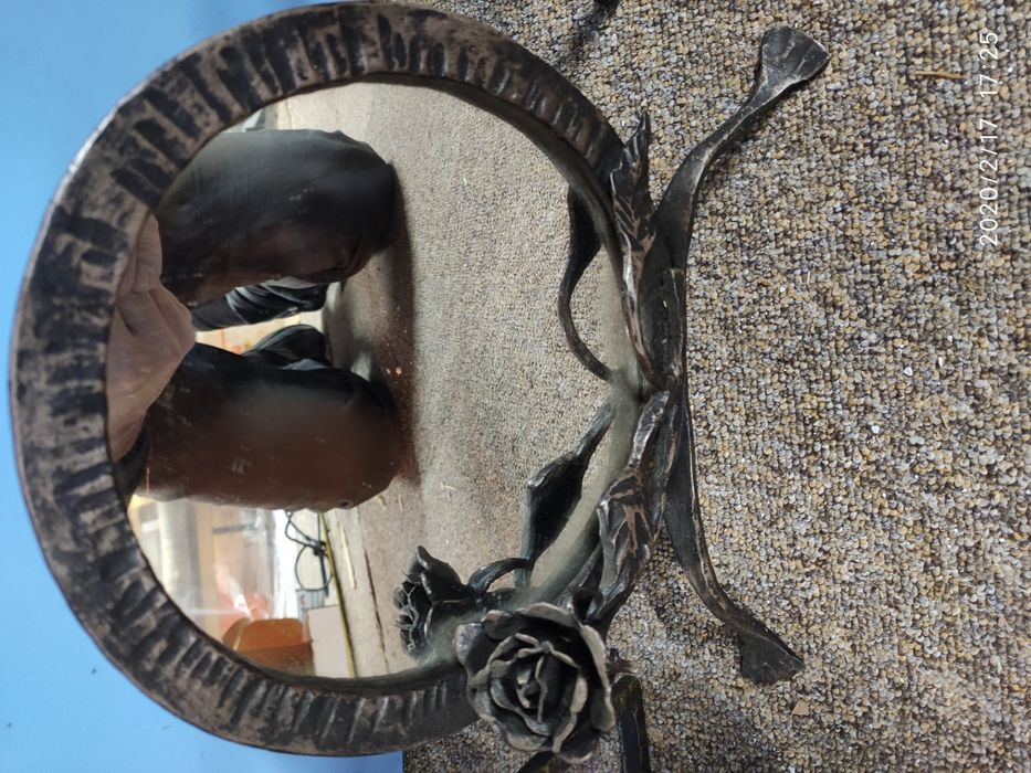 Lusterko i dwa świeczniki