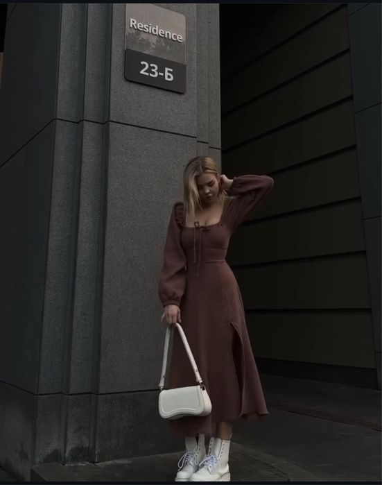 Сукня зі шнурівкою на спині