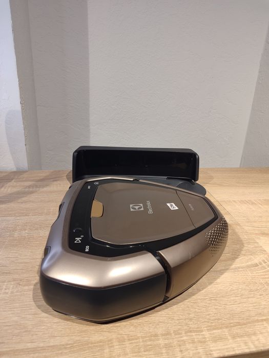 Робот-пилосос Electrolux Pure i9.