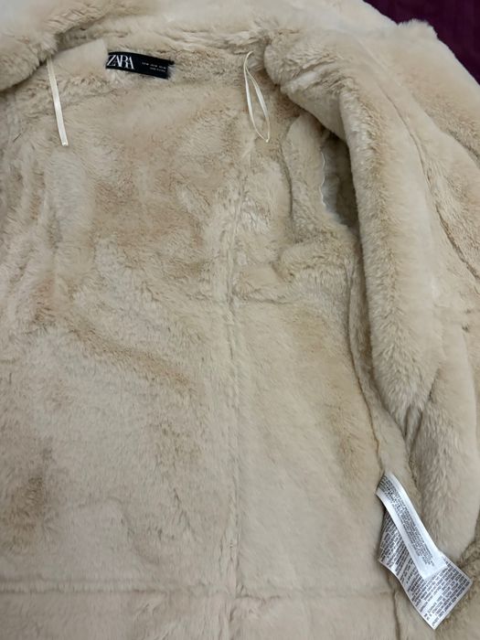 Пальто Zara молочного кольору