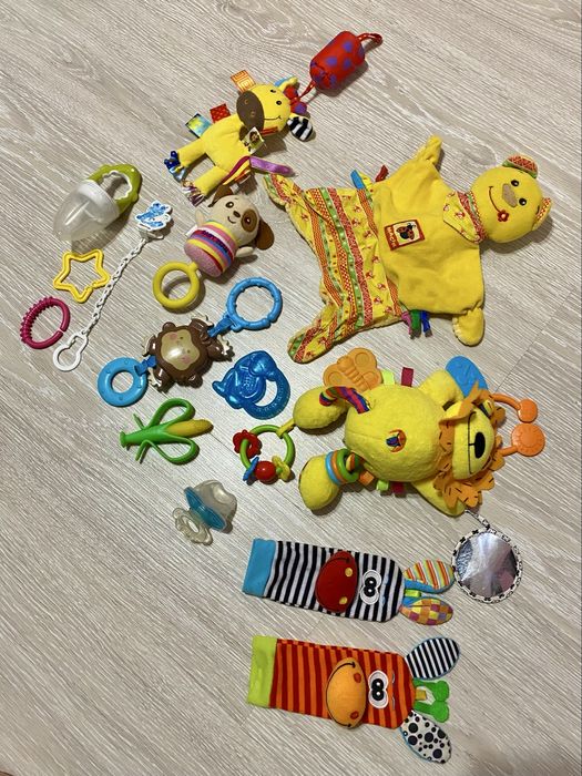 Дитячі брязкальця погримушки