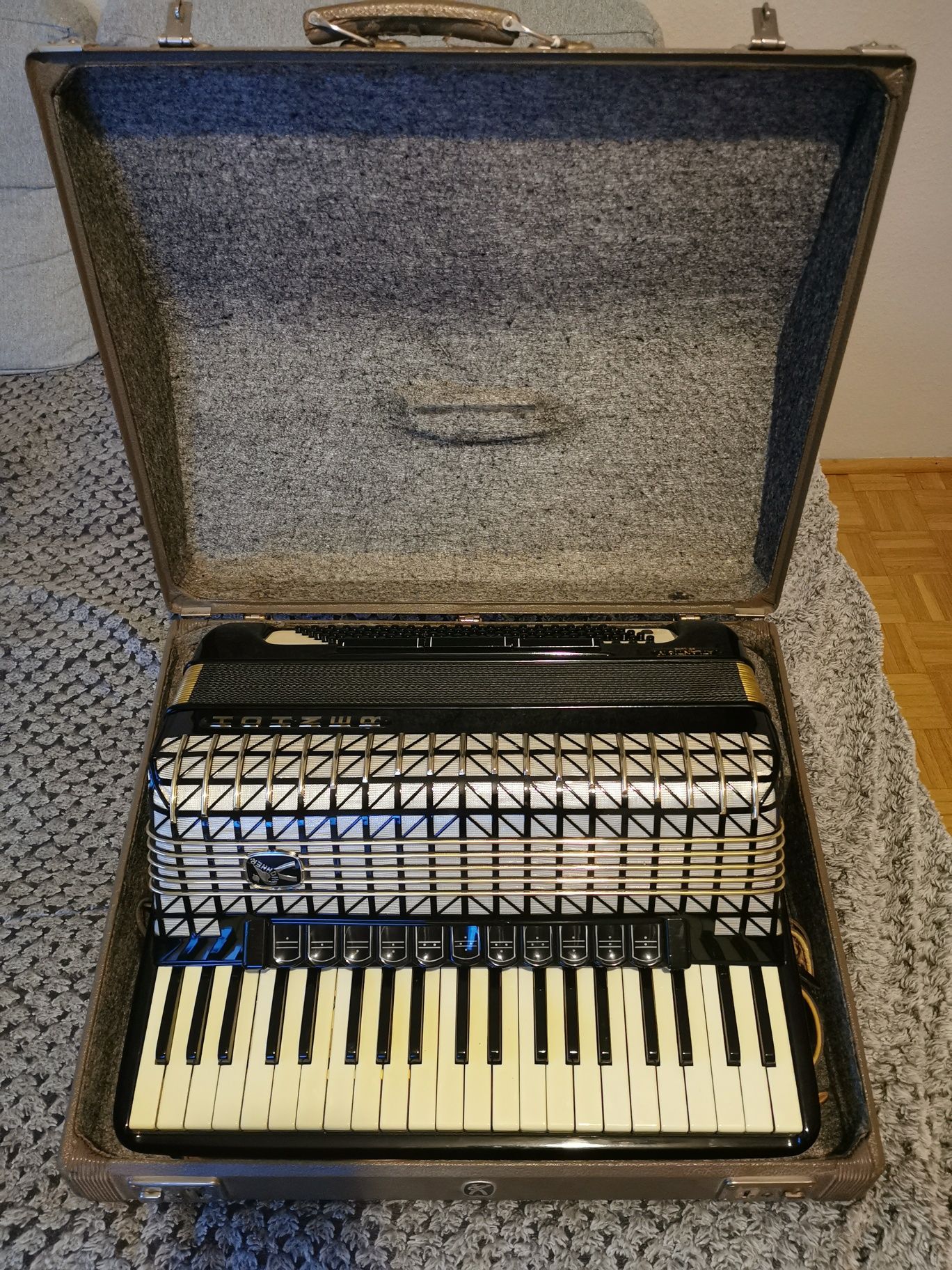 Akordeon Hohner Atlantic  IV DE LUXE