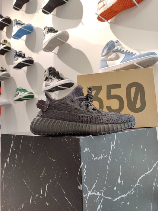 Кросівки YEEZY Boost 350 V2 Black (Non-reflective)