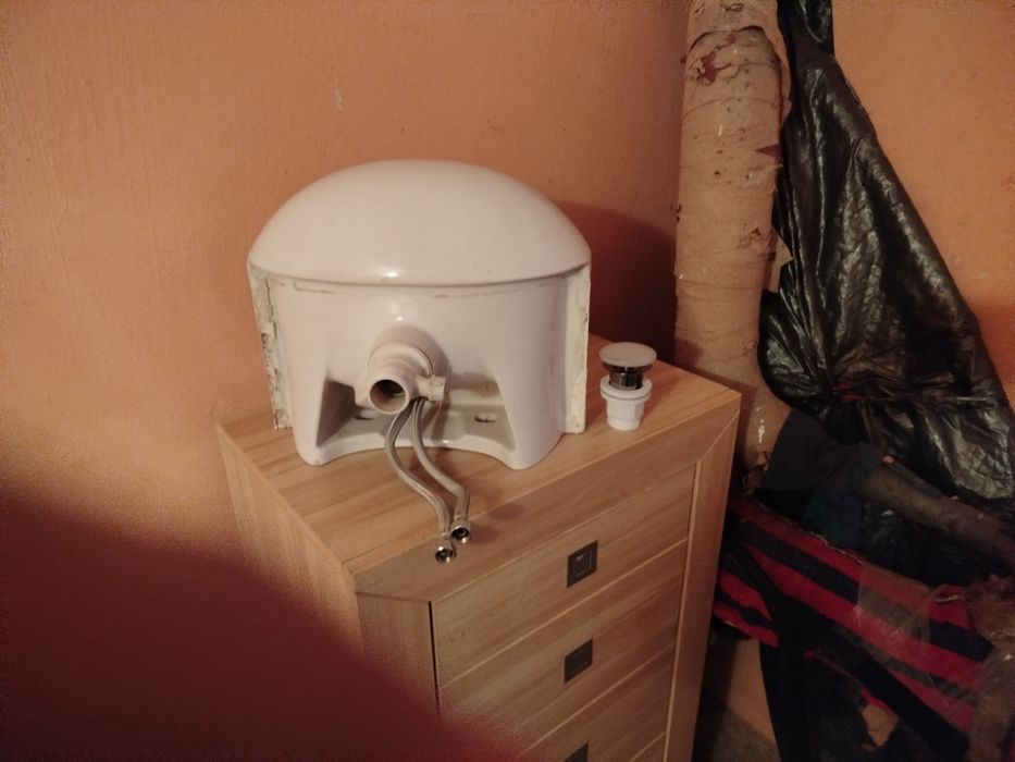 Umywalka wraz z baterią
