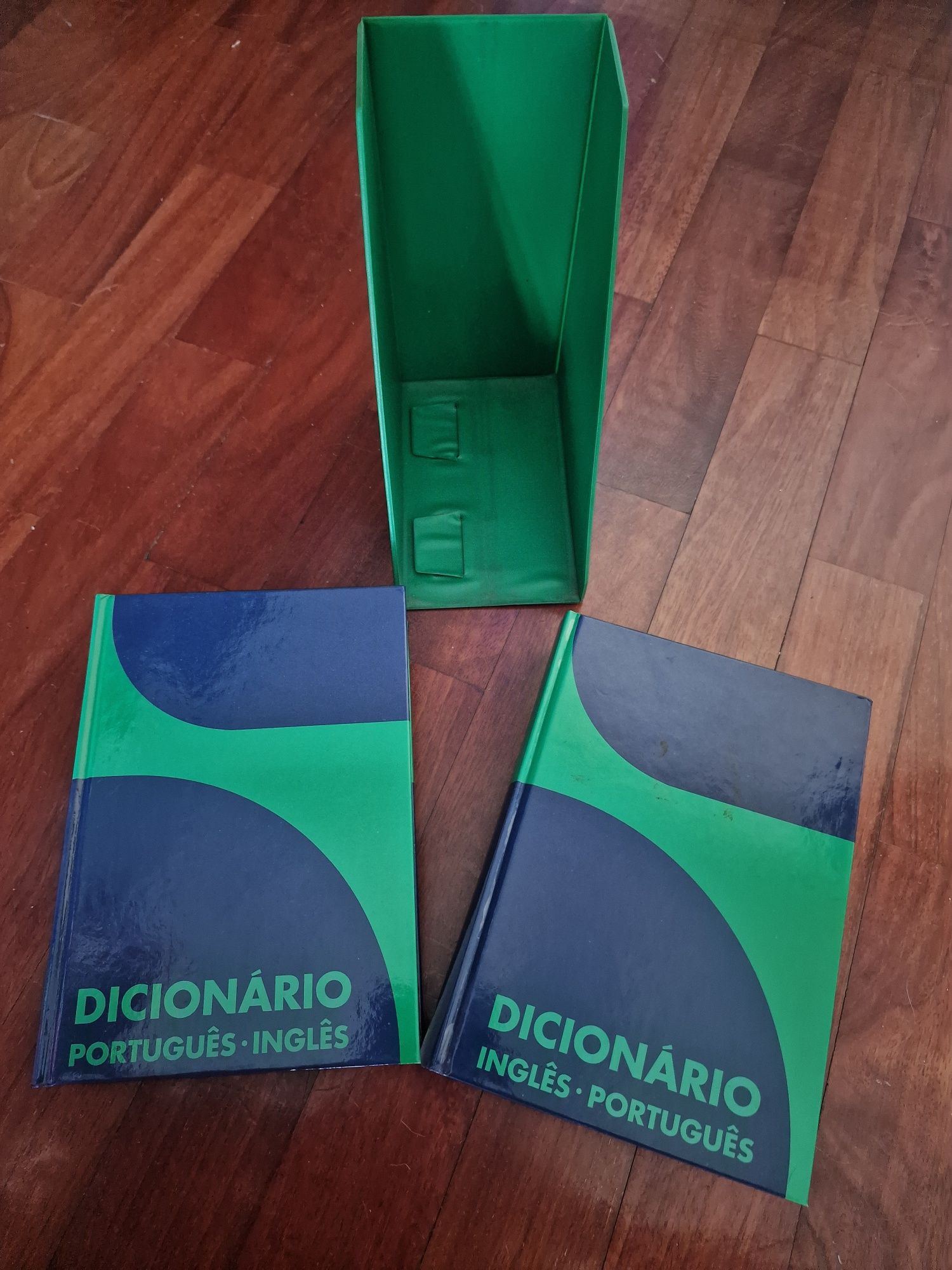 Dicionários novos de Português-Ingles e Ingles-Português