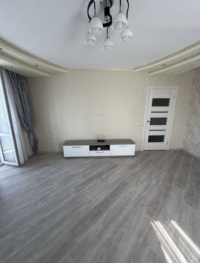 Продам 1 кім кв Тополь-3