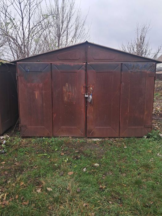 Продам  металевий  гараж  продам волговський гараж в гарному стані