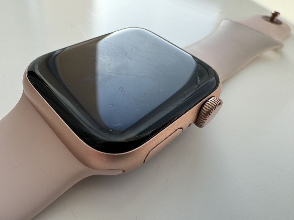 Apple watch SE 40mm gold