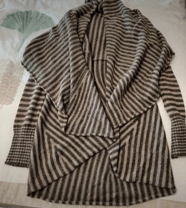 Casaco castanho num modelo muito giro