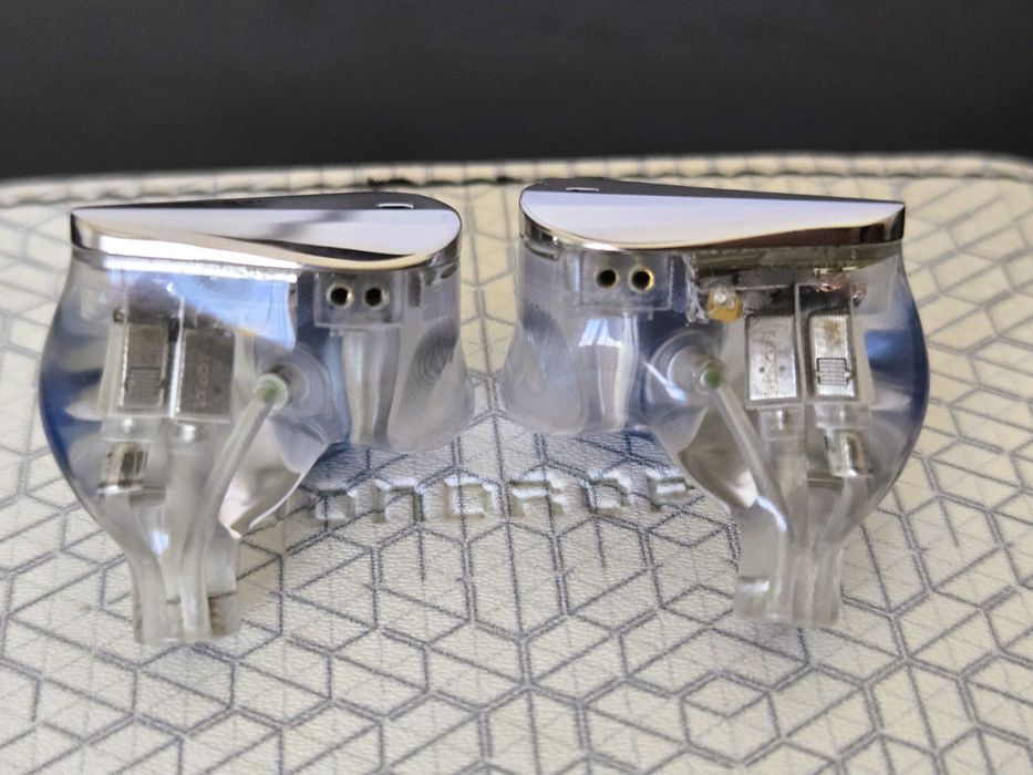 Auriculares/IEM Moondrop Blessing 3 (com extras)