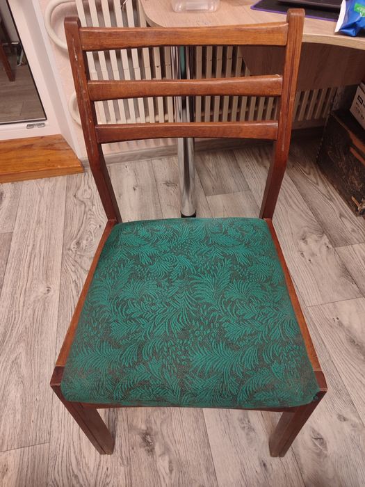 Стул дерев'яний у (наявности 6 стулів)