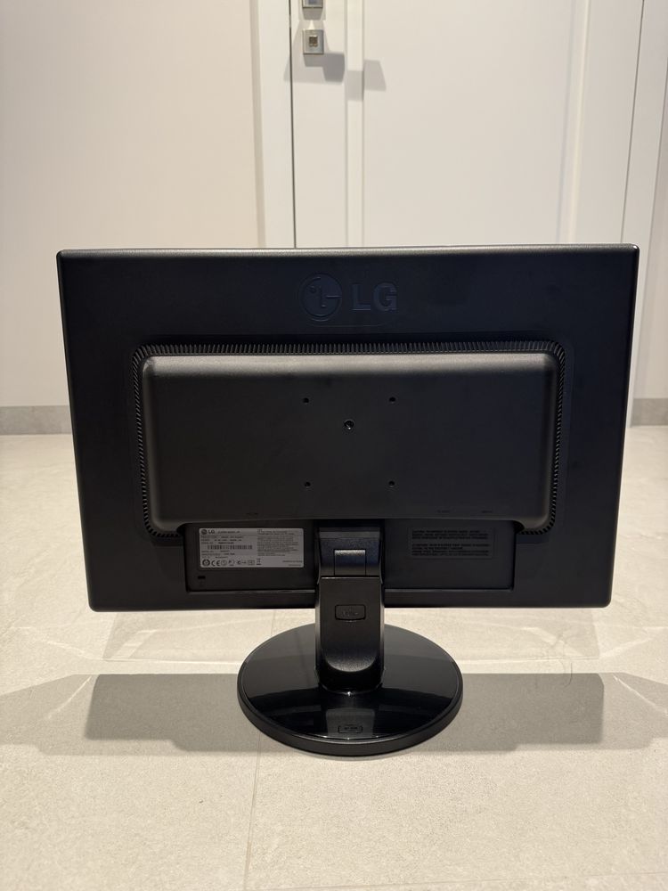 Monitor - 22” - LG W2242T-PF