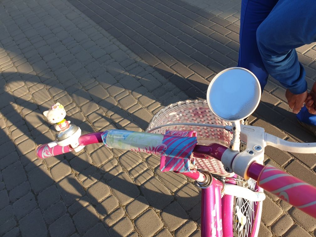 Велосипед    для  девочки flora.  ДИАМЕТР  20