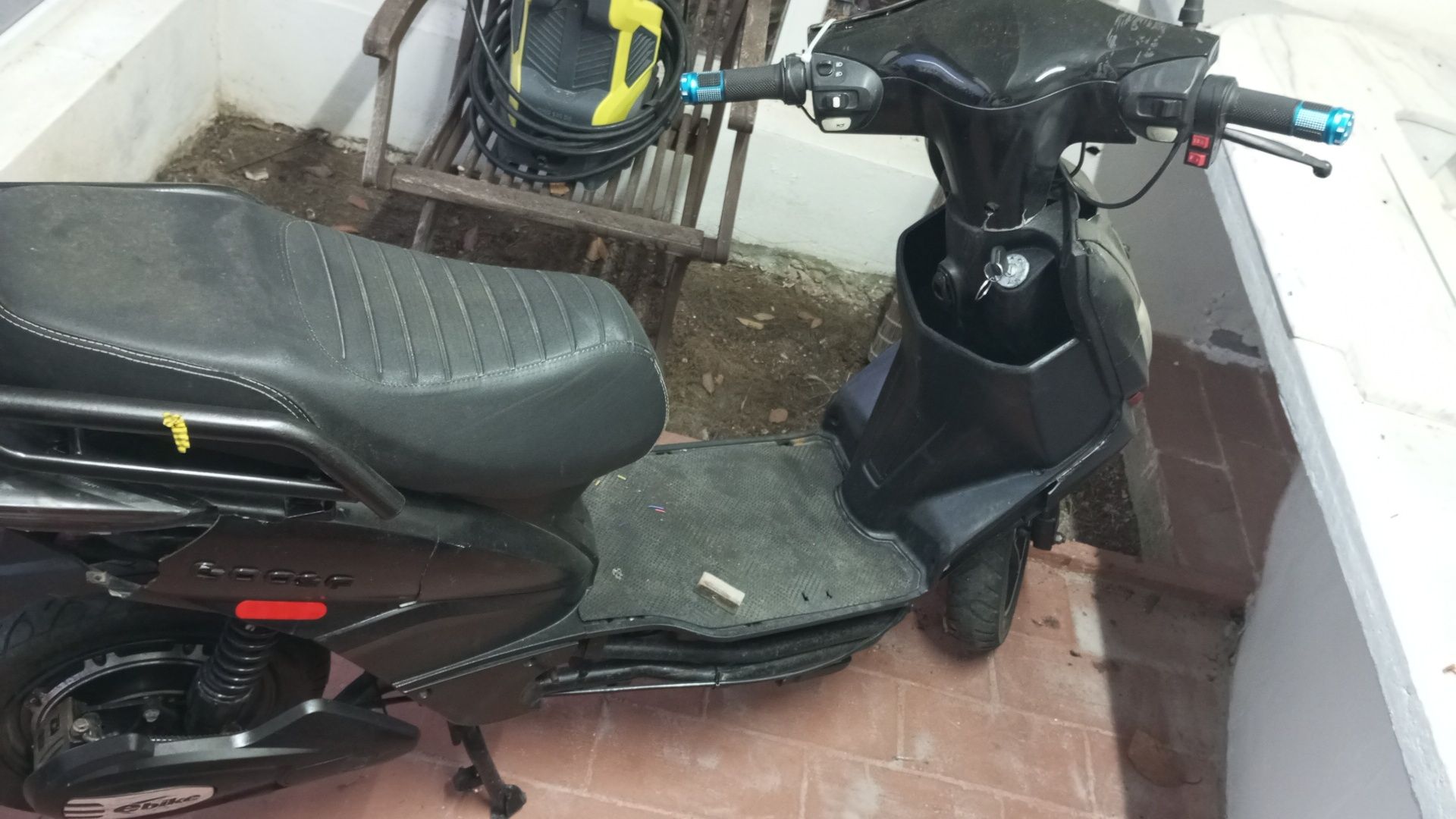 Duas Moto eléctrica