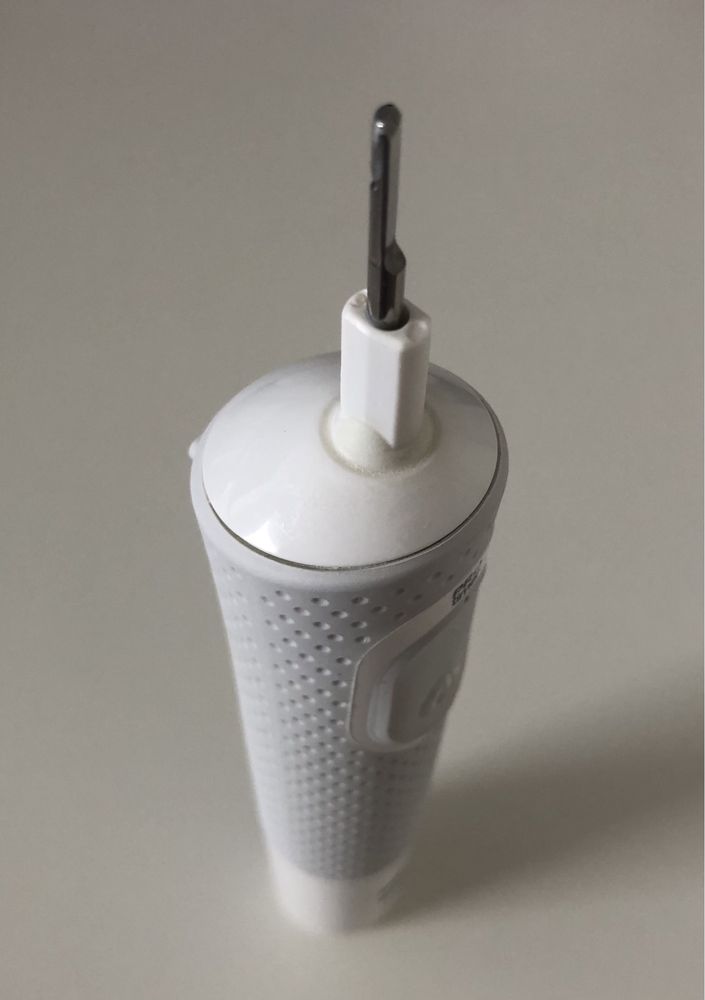 Szczoteczka elektryczna oral b vitality 100 biała