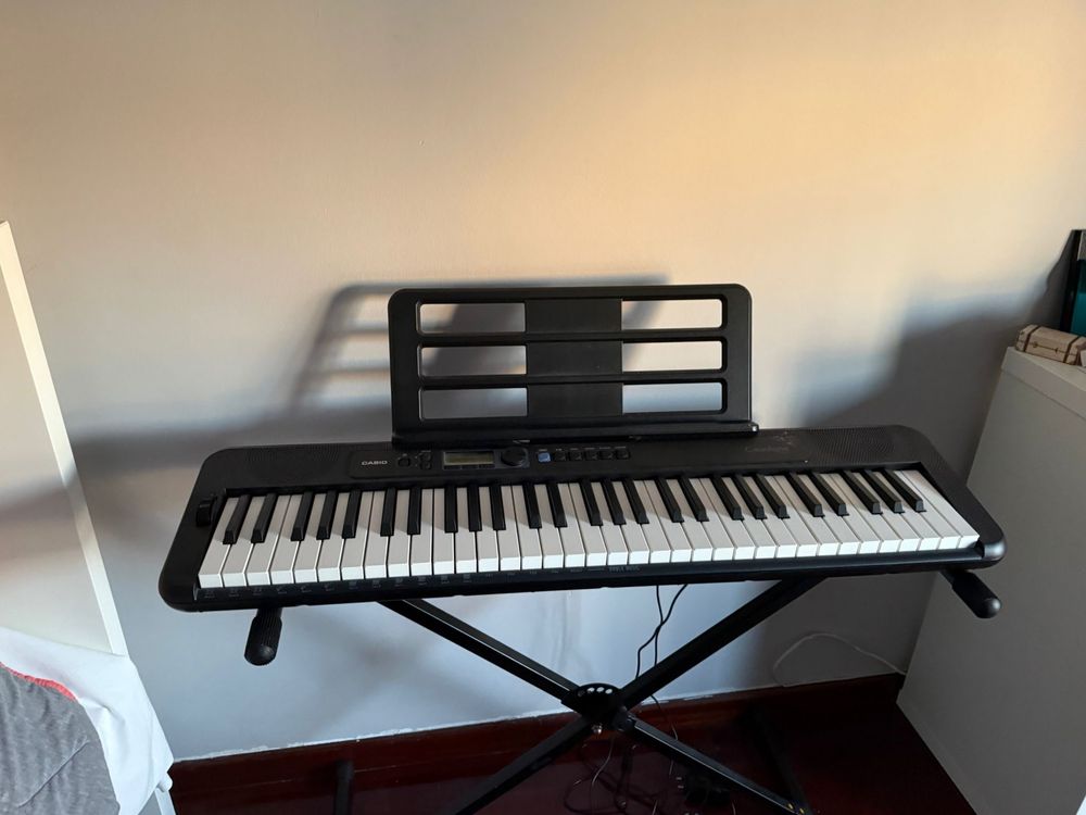 Teclado/ Piano Casio CT-S300 + pedal + suporte