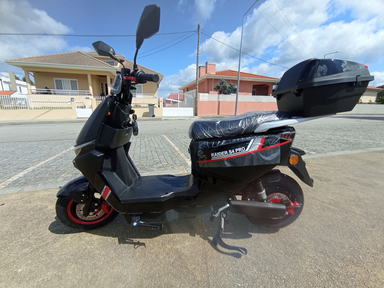 Bicicleta tipo mota scooter eléctrica Raider S4 PRO 72V 20Ah SLA Lítio