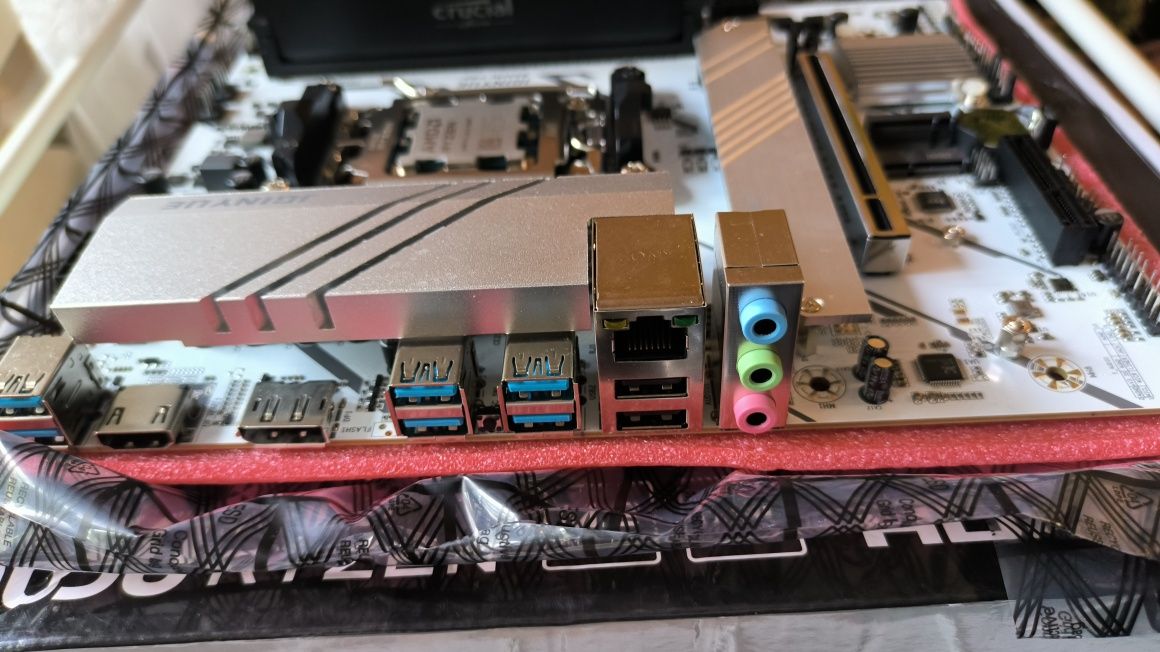 Комплет AM5 B650, Ryzen 5 8400f, DDR5 32GB 6000Mhz