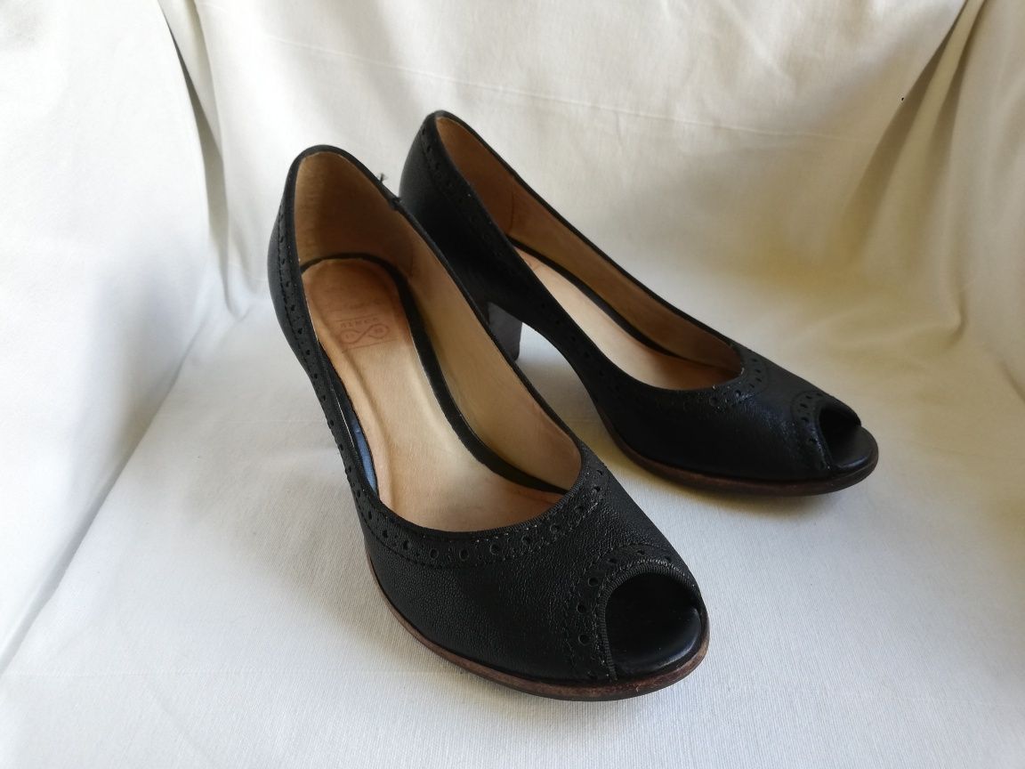 Skorzane clarks, robione ręcznie, skora naturalna odkryty palec, obcas