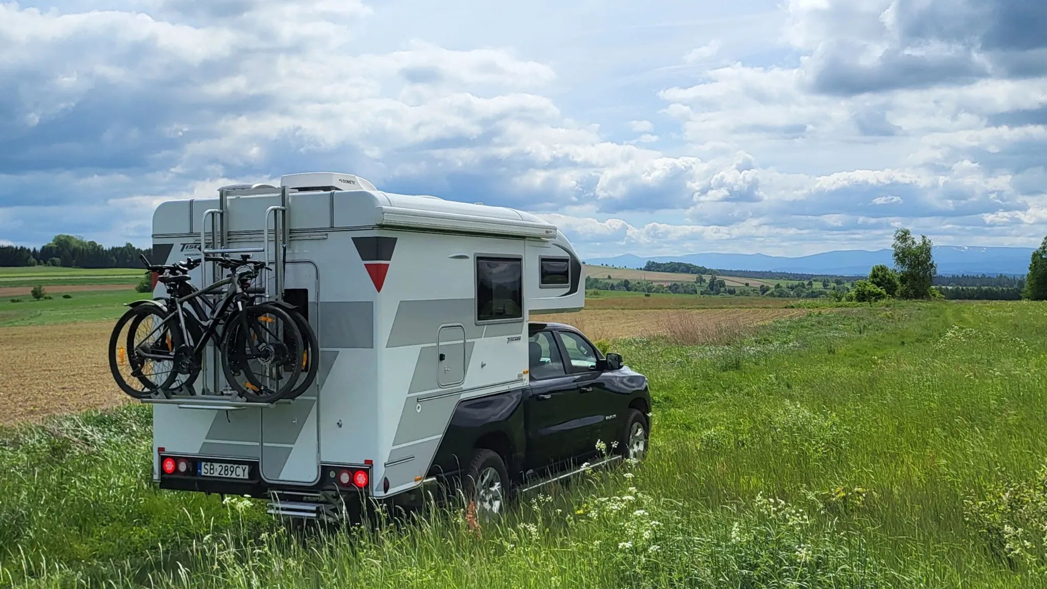 Kabina kempingowa Tischer Trail 250  Camper, pickup, kamper 4x4, RAM, Tundra, RAM BigHorn 3.6 L