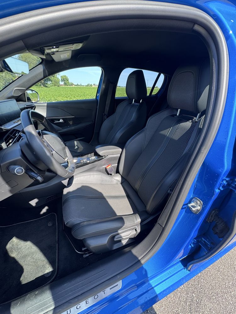 Peugeot e208. 2022r