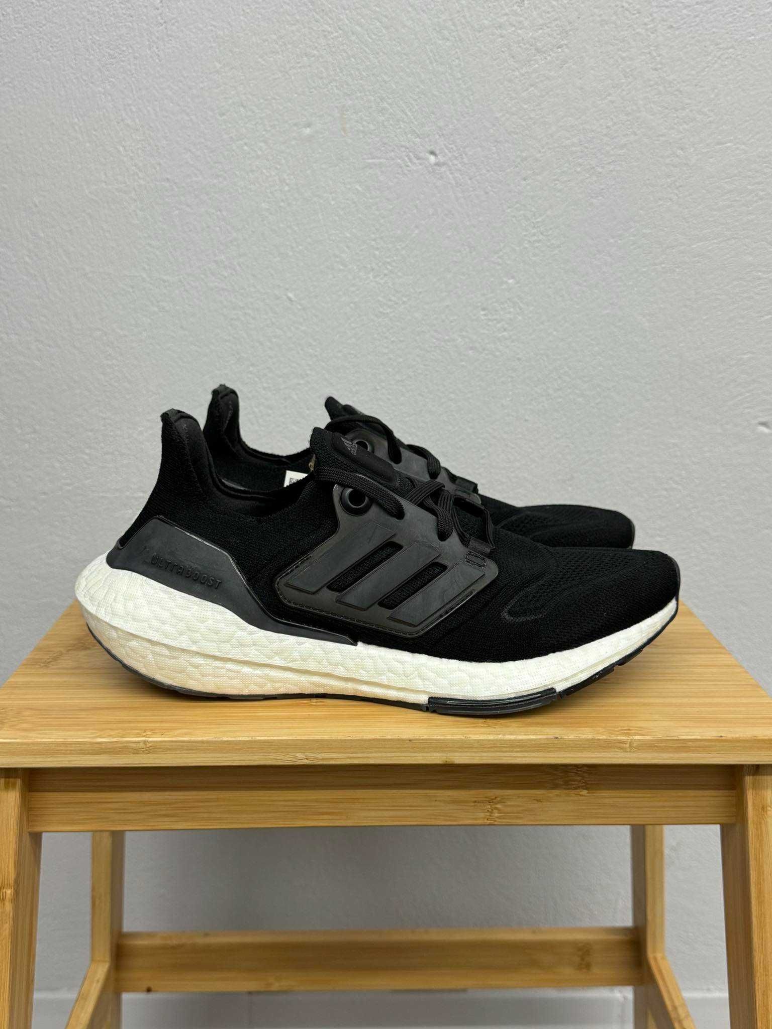 Buty do biegania Adidas Ultraboost 22 W roz. 38 2/3