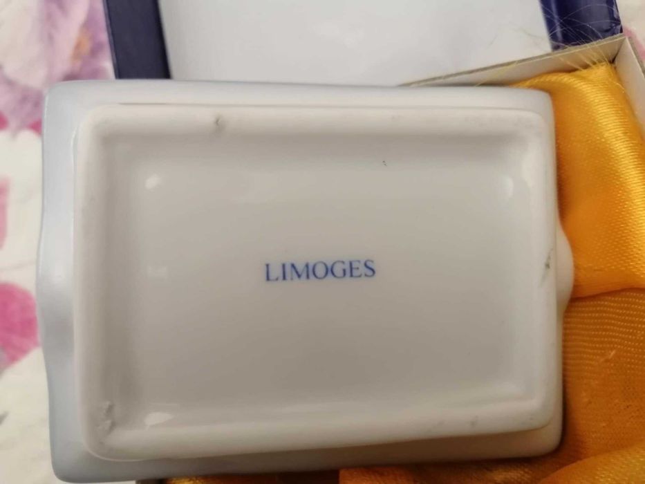 Bonito cinzeiro estilo Limoges - Novo