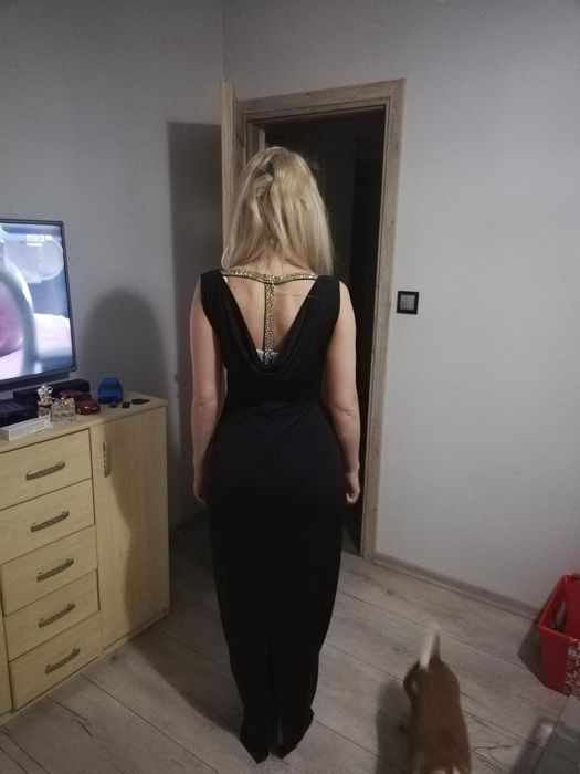 Długa, czarna sukienka