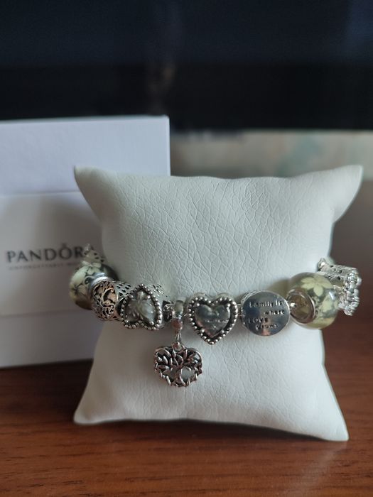 Браслет Пандора , с шармами .