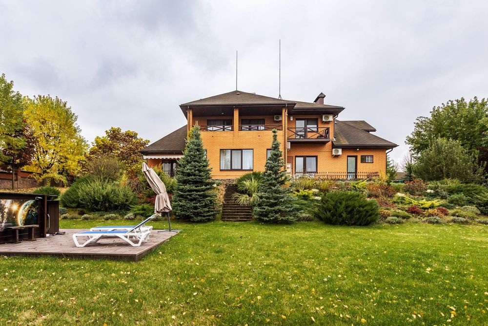 Продажа дома 320 м2 с бассейном в с.Горбовичи