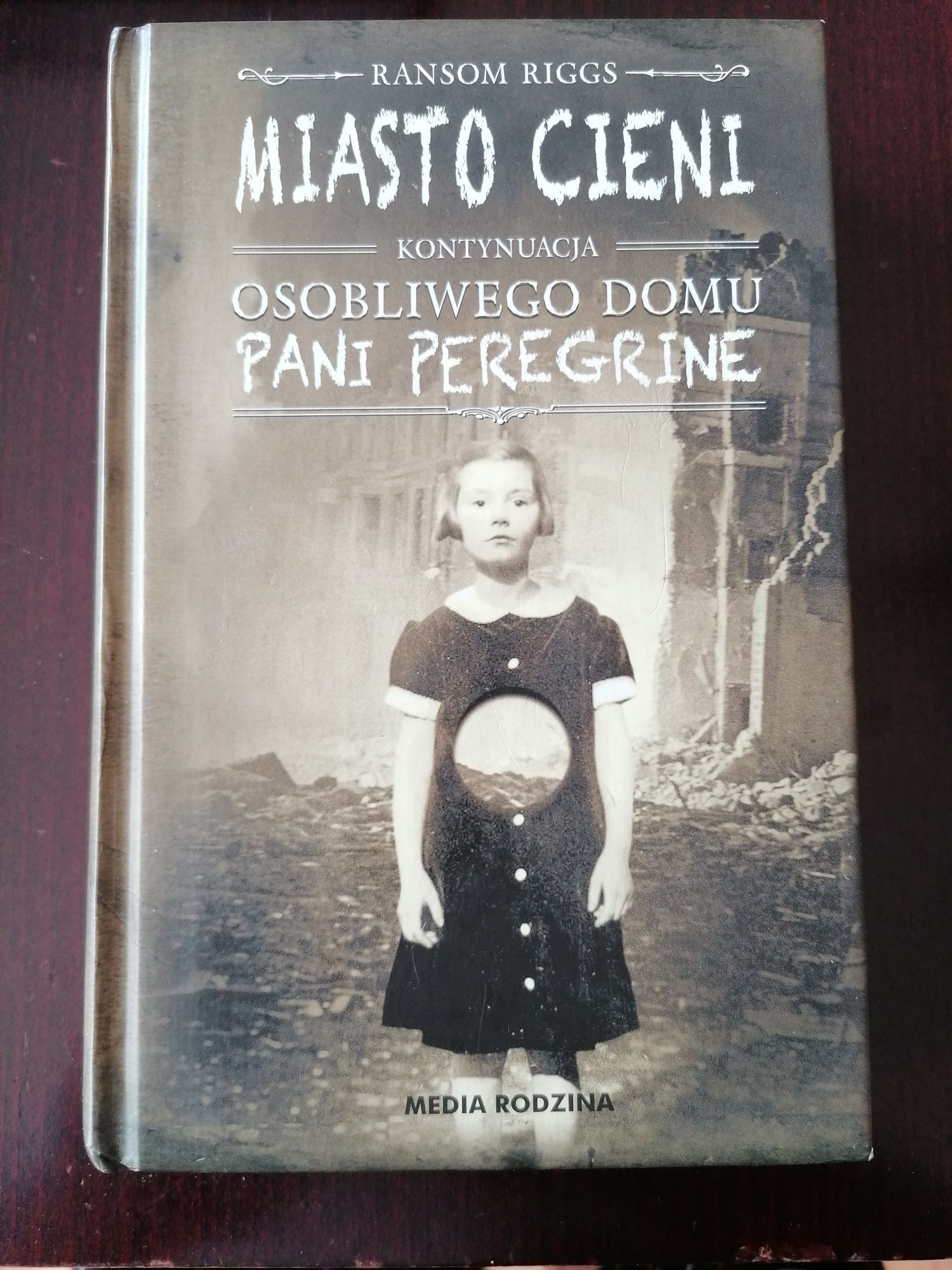 Osobliwy Dom Pani Peregrine kpl tomów + GRATIS FILM